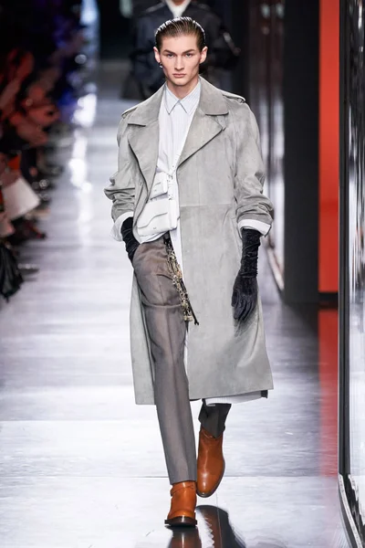 Look 39